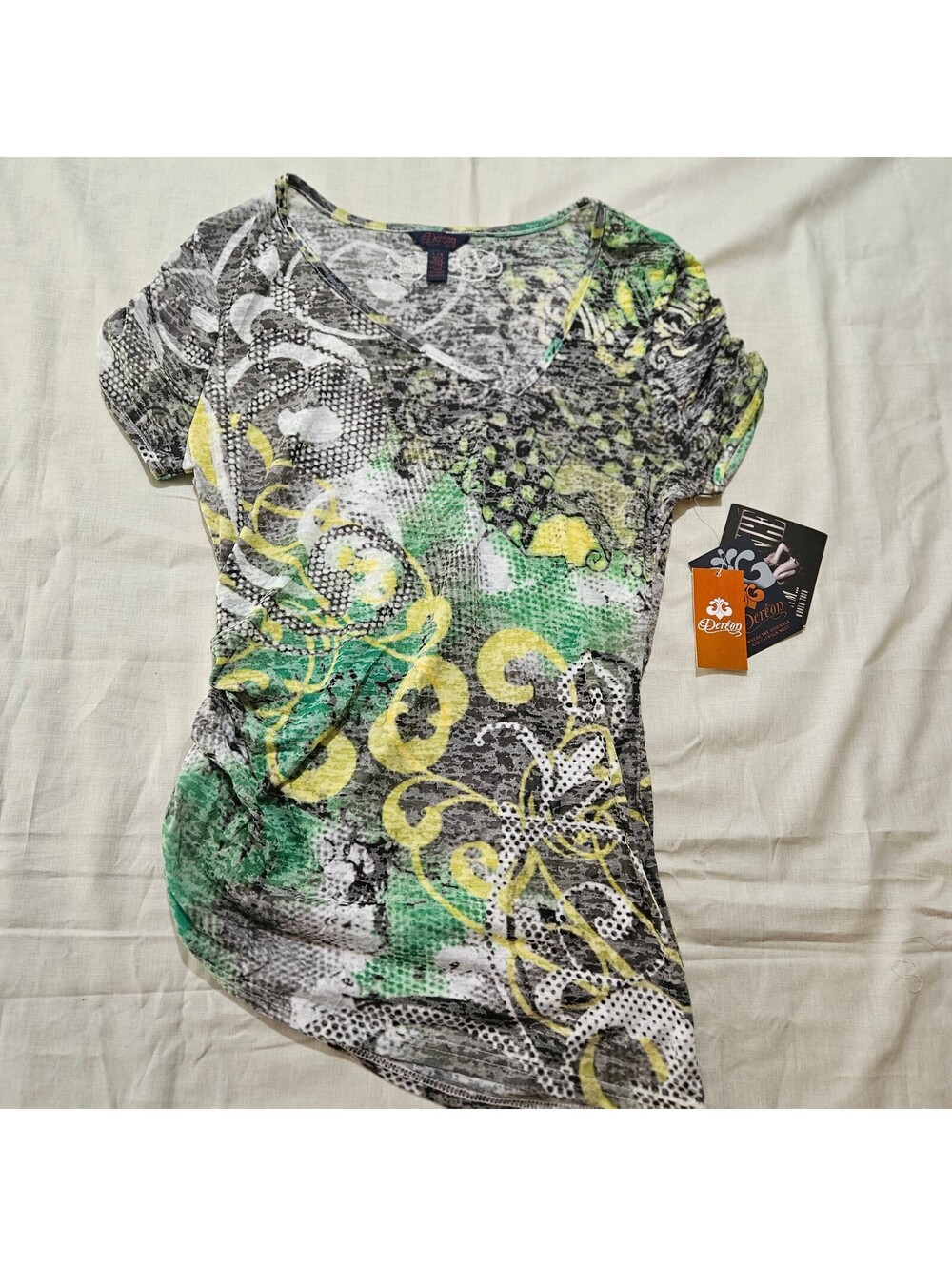NWT Deréon Women's Short Sleeve Printed Top Large Beyonce